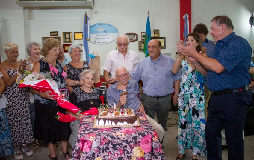 El Centro de Jubilados “Celeste y Blanco” festejó su 35° aniversario