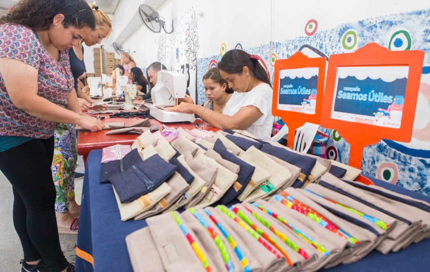 Berazategui entregó 1500 kits de útiles escolares