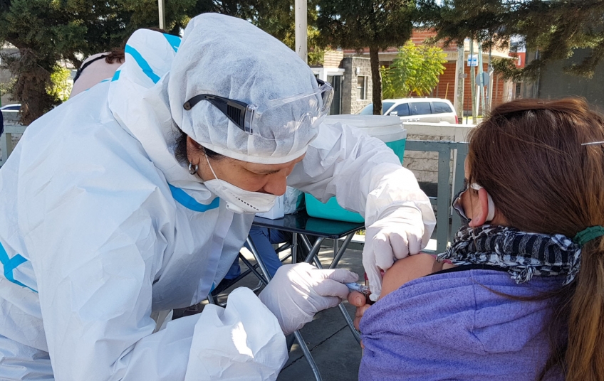 Vacunación contra la gripe y neumonía en Pueblo Nuevo y Marítimo