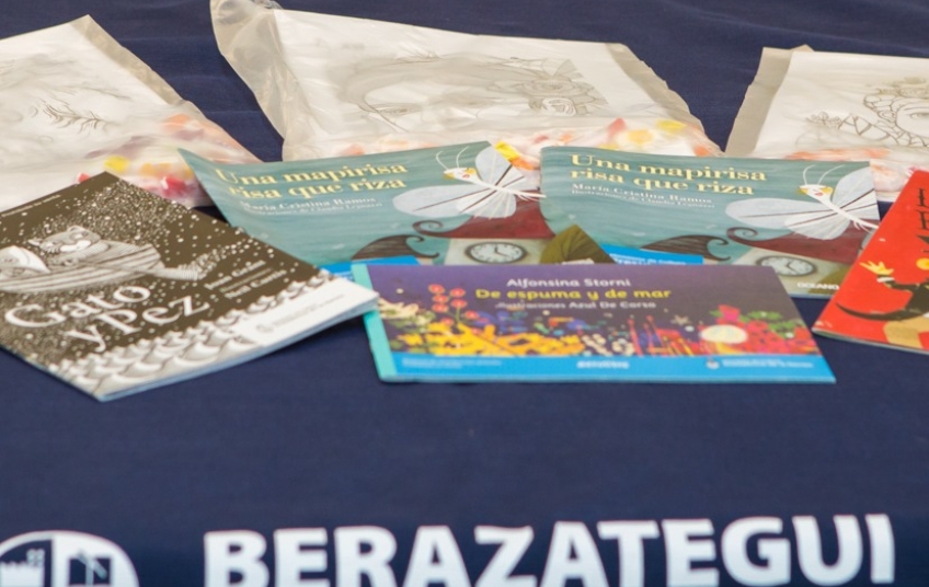 Berazategui recibió kits de materiales educativos para adultos mayores, niñas y niños
