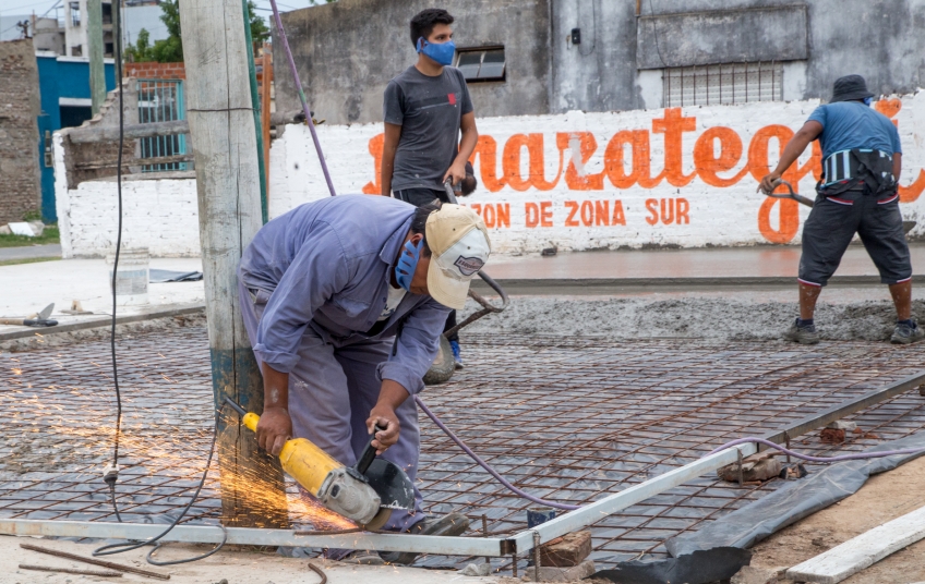 Construyen una cancha de vóley en la plaza “Noelia”