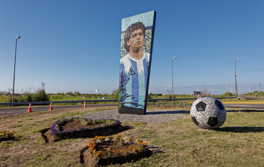 Mussi y Federico López homenajearon a Maradona