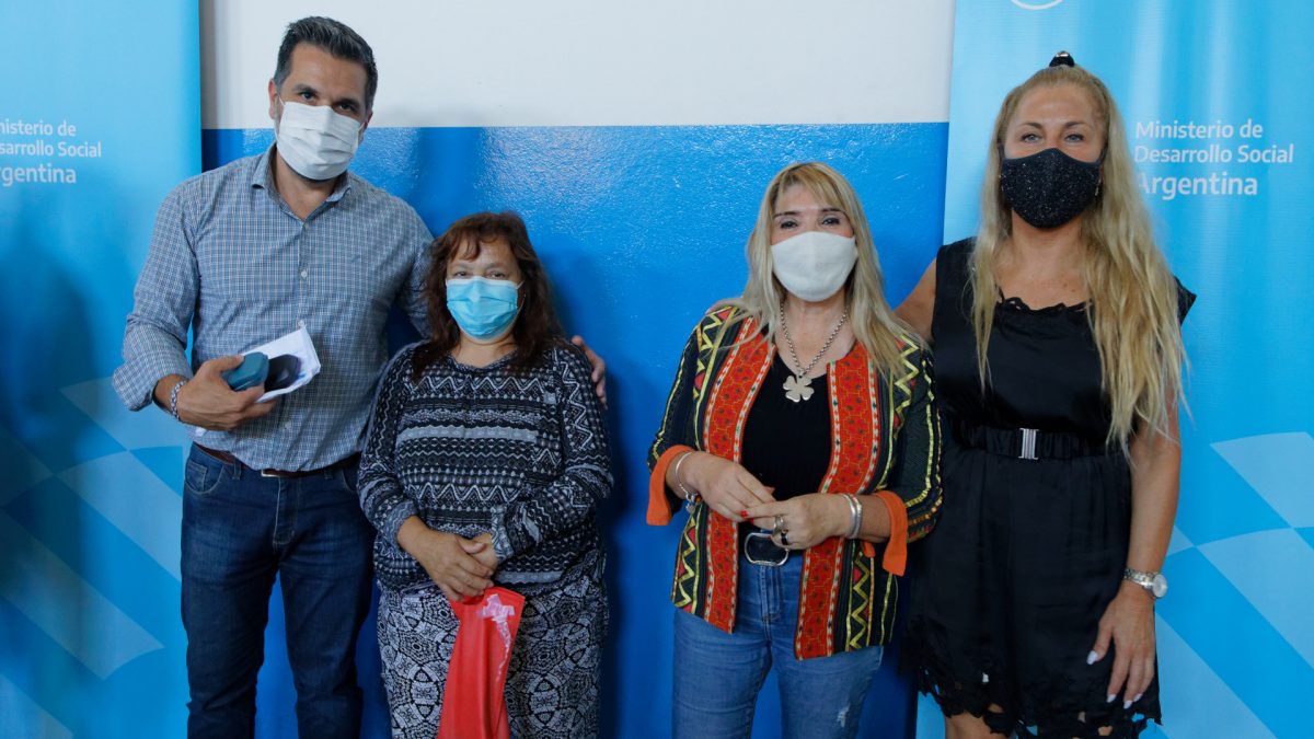 Berazategui: Se entregaron 367 pares de anteojos a vecinos del Barrio Jacarandá