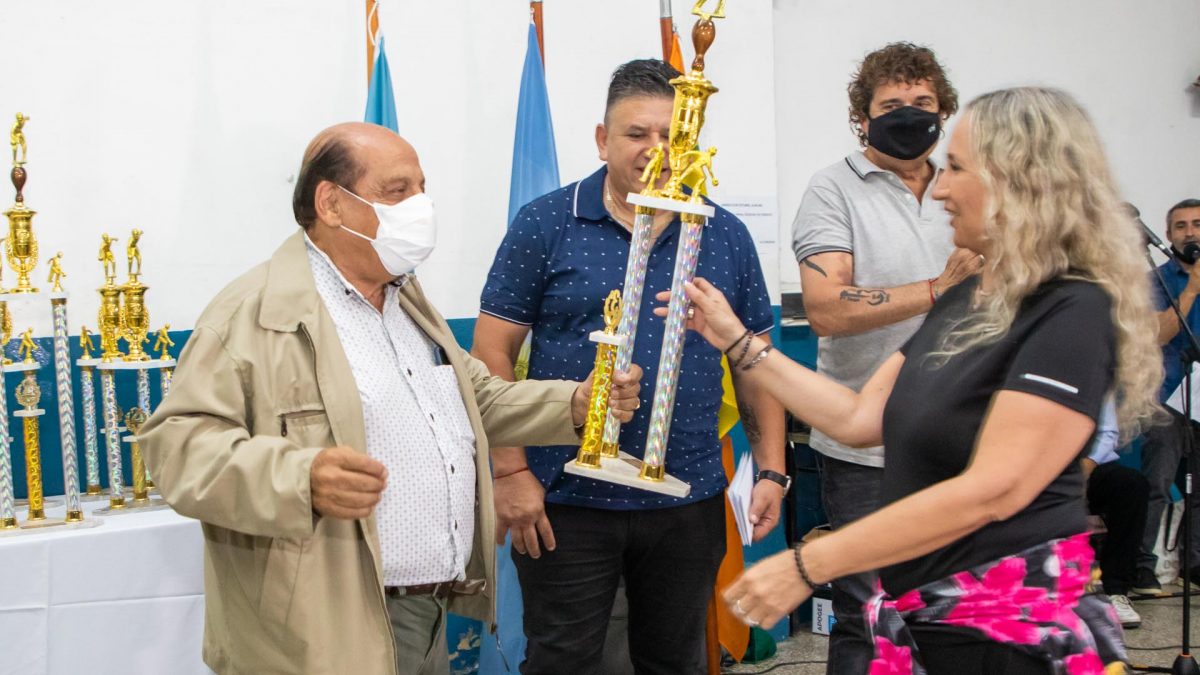 Entregaron los premios del 34° torneo de bochas autonomía de Berazategui