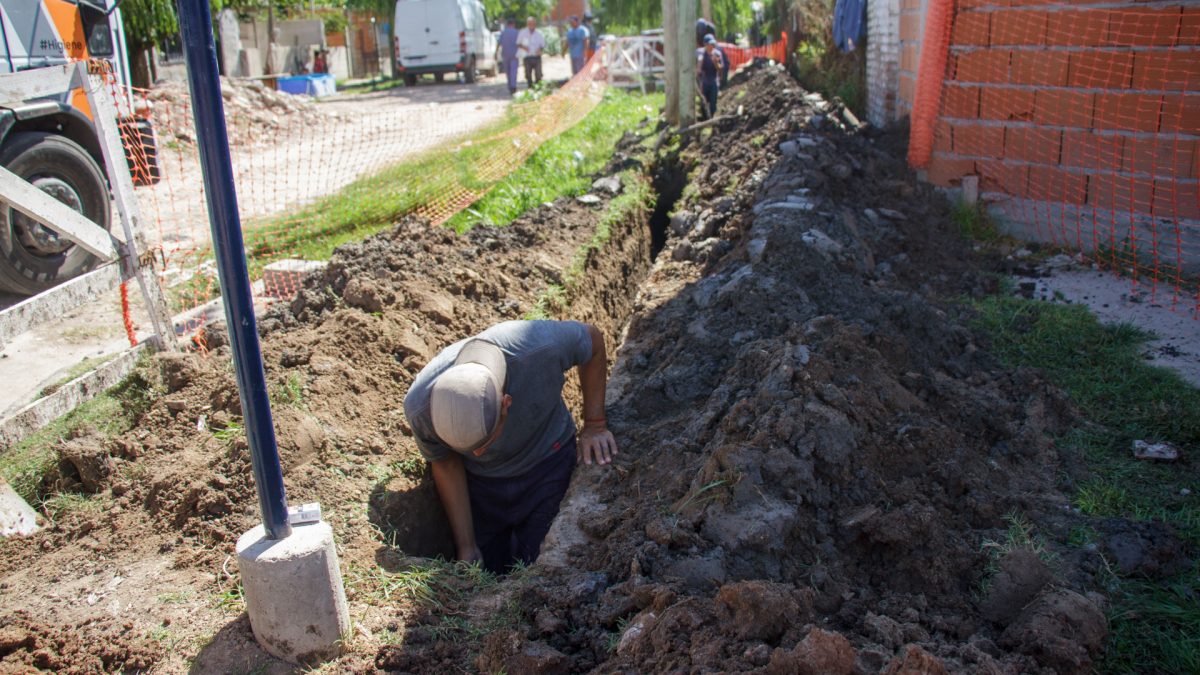 Siguen los trabajos para mejorar el servicio de agua potable en Villa Mitre