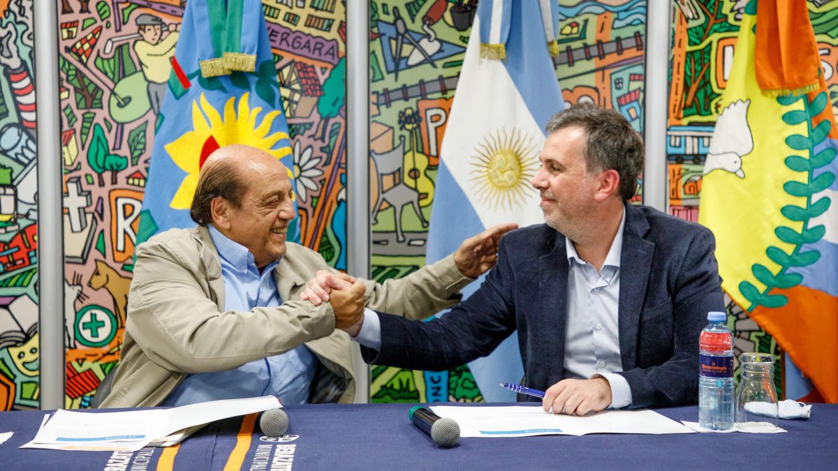 Mussi firmó las actas para el inicio de obras del Procrear II en Berazategui