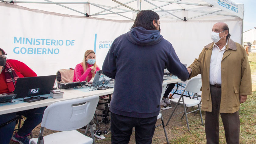 Berazategui: Mussi visitó las jornadas de operativos de documentación
