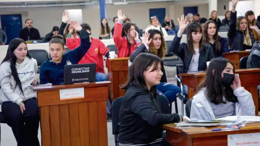 Estudiantes de Berazategui participaron del Parlamento Juvenil Mercosur en el Concejo Deliberante