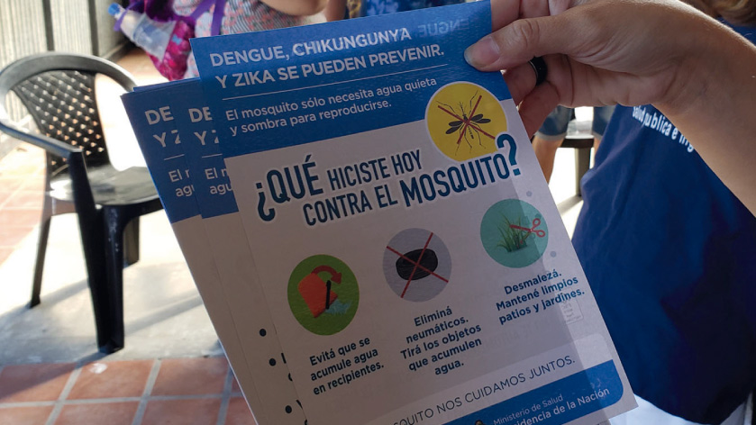 Tirar recipientes y mantener limpios jardines y patios para prevenir dengue, zika y chikungunya