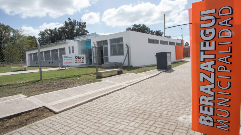 Mussi y Sileoni inauguraron dos escuelas y un centro de educación física en El Pato