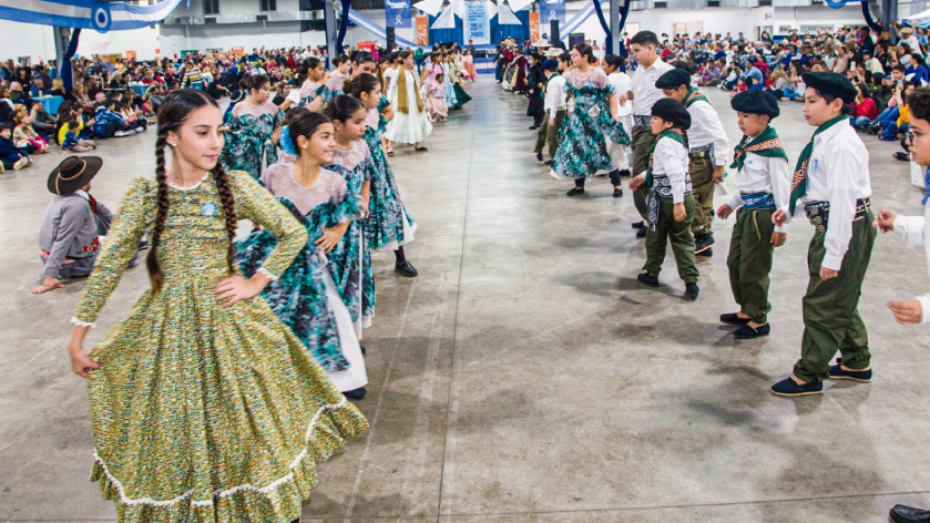 Berazategui celebra el 25 de Mayo con un gran festejo folclórico
