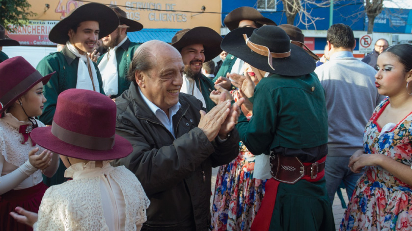 Desfile y peña tradicionalista por el Día de la Independencia en Berazategui