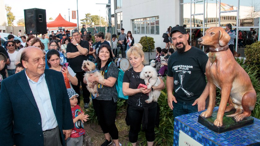 Berazategui inauguró un Monumento al Perro
