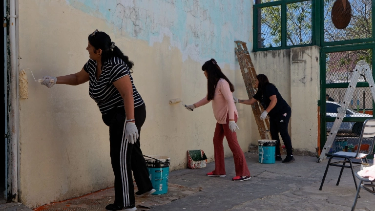 Pintaron la Primaria N° 40 y la Secundaria N° 17