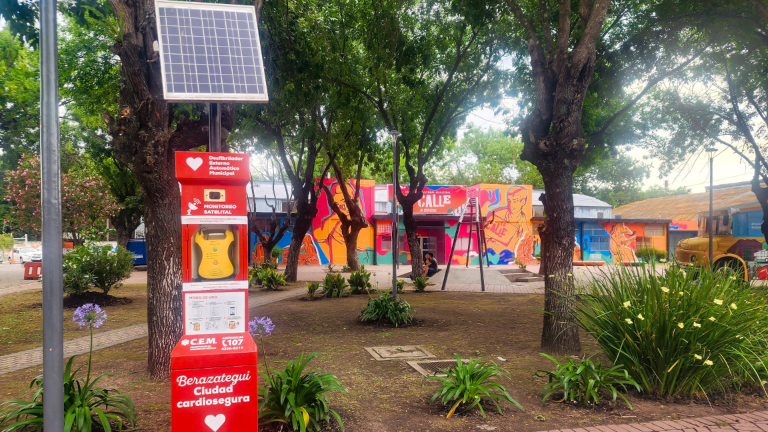 Ciudad Cardiosegura: se instaló el 25° Desfibrilador Externo Automático en Berazategui