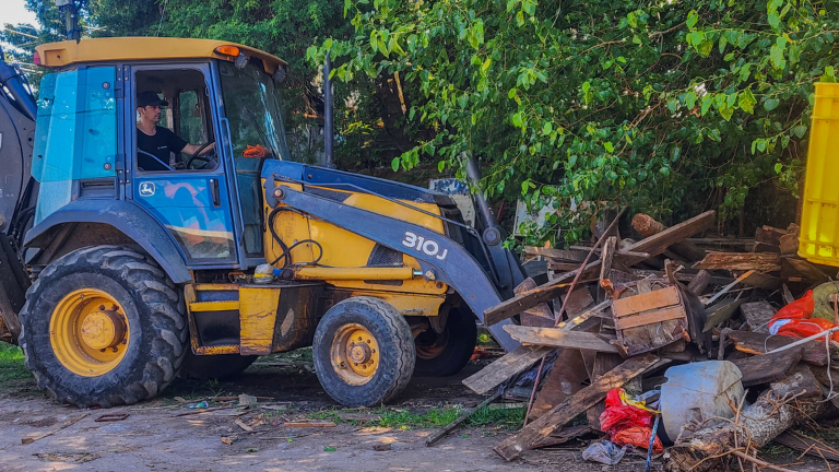 La Municipalidad de Berazategui retiró basura generada por acumuladores