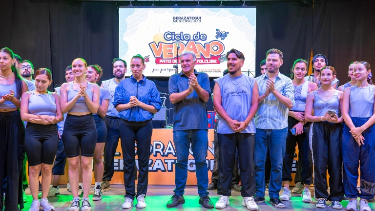 El intendente Carlos Balor presenció  un nuevo Patio de Tango y Folclore