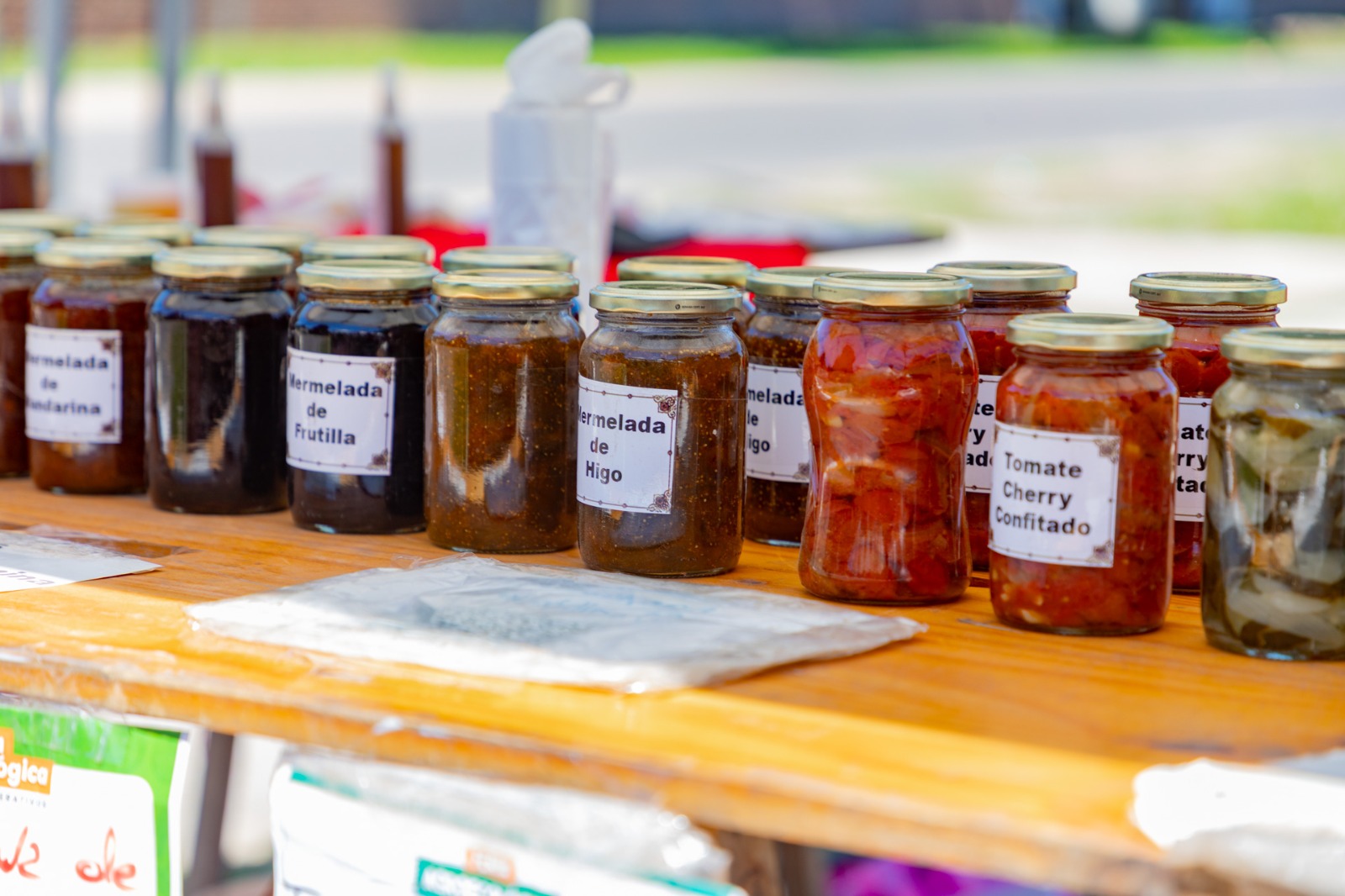 Mercado Vecino en la Plaza Pato Ganso
