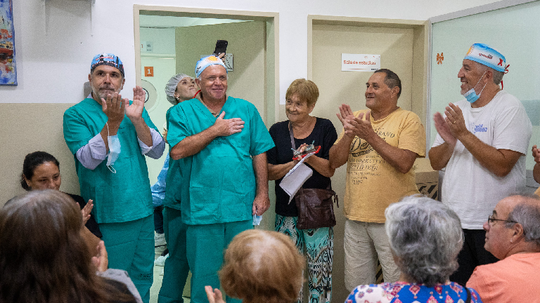 Berazategui realizó 383 cirugías de cataratas gratuitas en una jornada histórica de salud