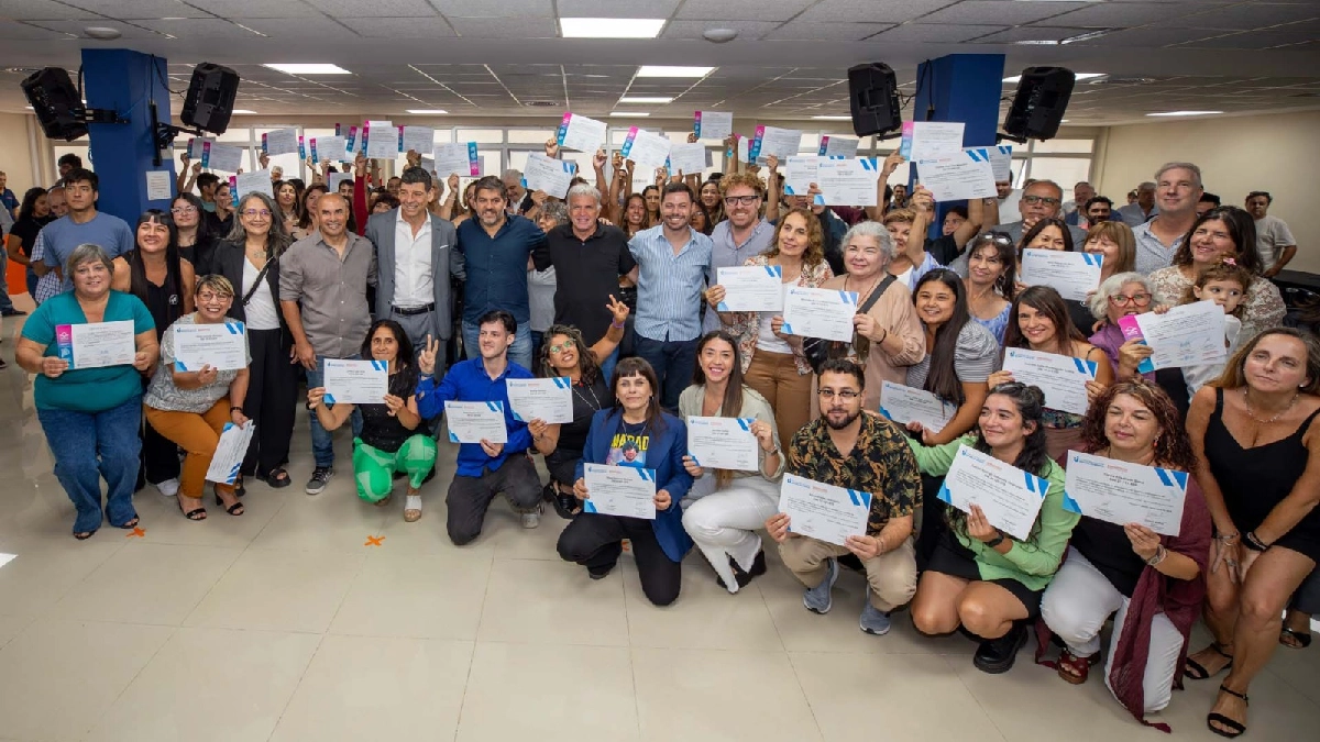 Balor y Bianco entregaron certificados de capacitación del Programa Puentes