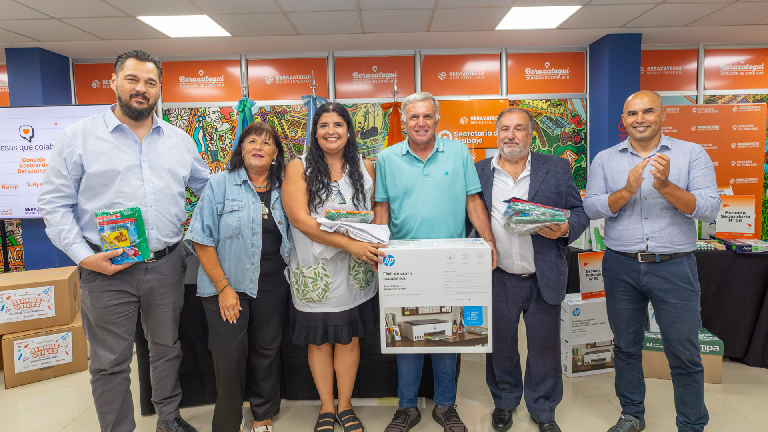 Más de 50 Centros educativos recibieron elementos escolares