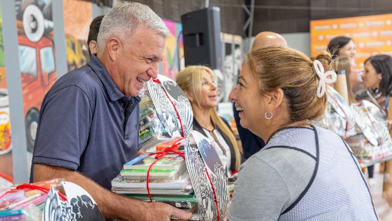 Balor entregó equipamiento a Jardines de Infantes estatales y municipales