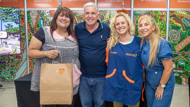 Carlos Balor entregó Pases Libres Multimodales y elementos escolares a vecinos