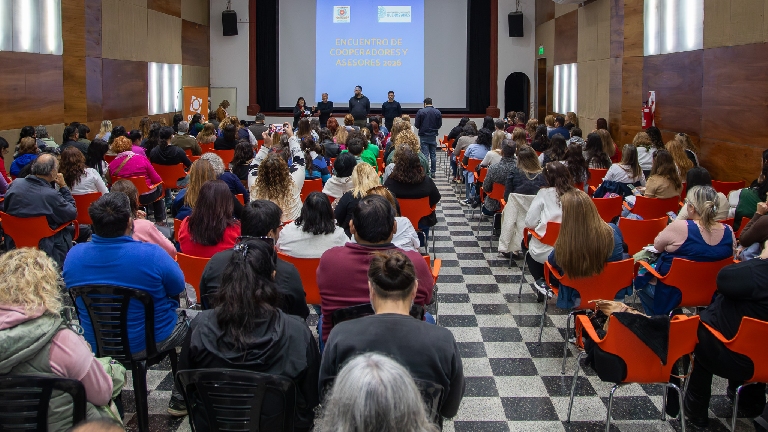 Carlos Balor encabezó una jornada de capacitación y asesoramiento para cooperadoras escolares de Berazategui