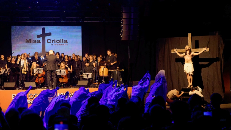 Carlos Balor presenció la Misa Criolla