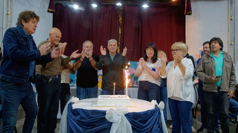 Carlos Balor visitó la Sociedad de Fomento San Carlos en su 71° aniversario