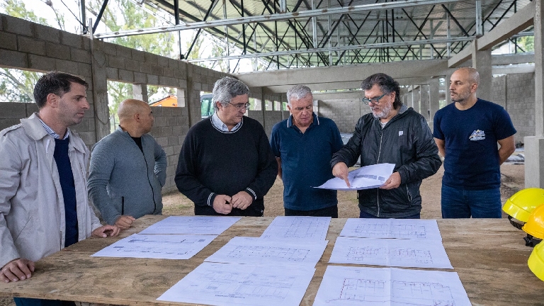 Carlos Balor y el ministro Javier Rodríguez recorrieron la obra del futuro Mercado Bonaerense