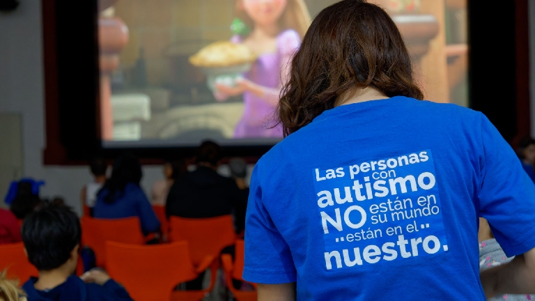 “Cine distendido” para niños y niñas con autismo y dificultades sensoriales