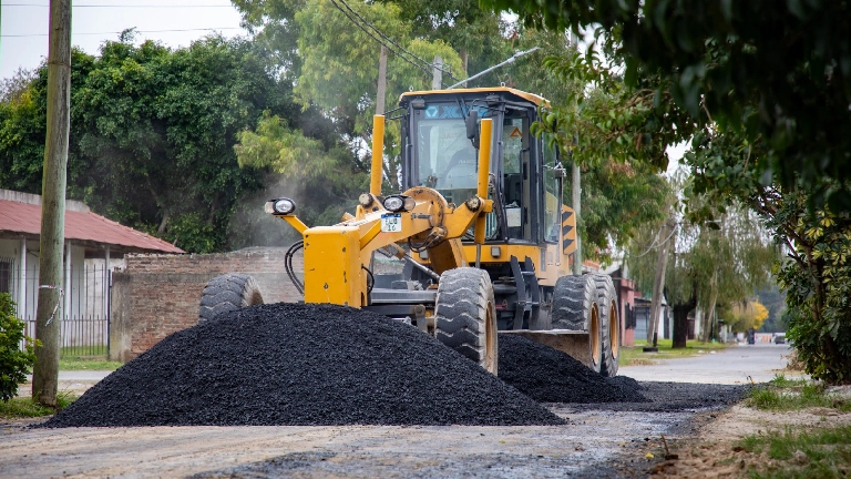Avanza una obra de saneamiento y pavimentación en el barrio Jacarandá