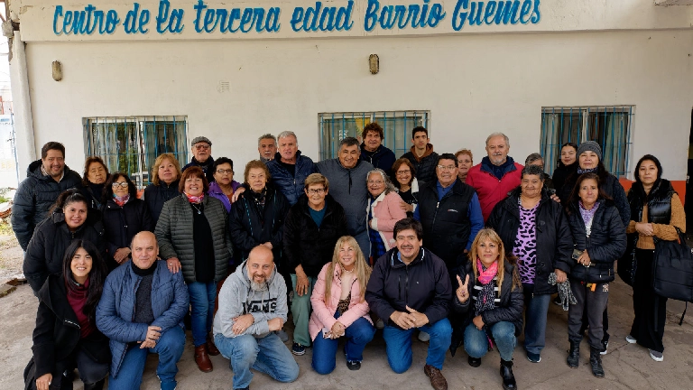 Carlos Balor entregó un subsidio al Centro de Jubilados General Güemes
