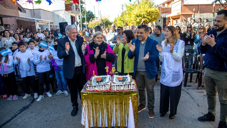 Carlos Balor participó del festejo por el 75° aniversario de la Primaria N° 15