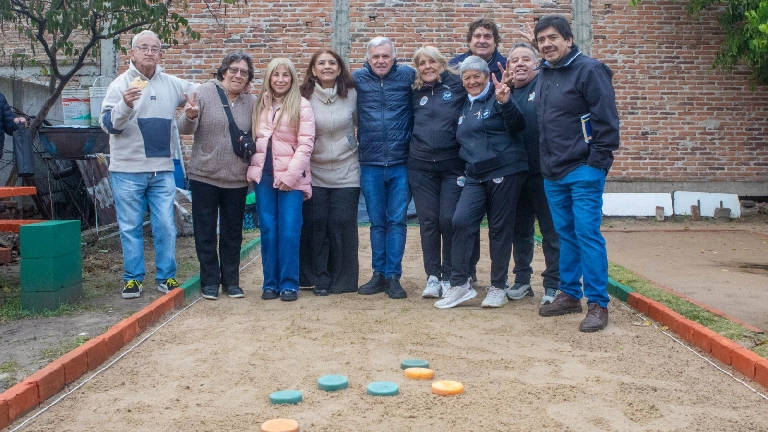 Carlos Balor recorrió las mejoras realizadas en el Centro de Jubilados Los Abuelos de Bustillo