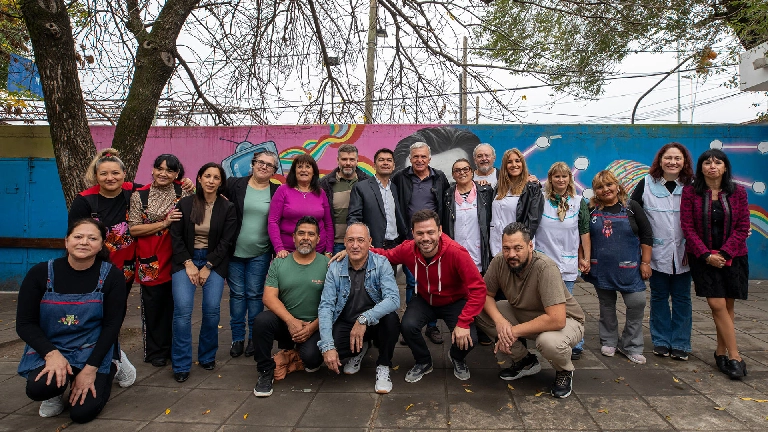 Carlos Balor visitó la Primaria N° 4 y la Secundaria N° 28 del barrio San Carlos