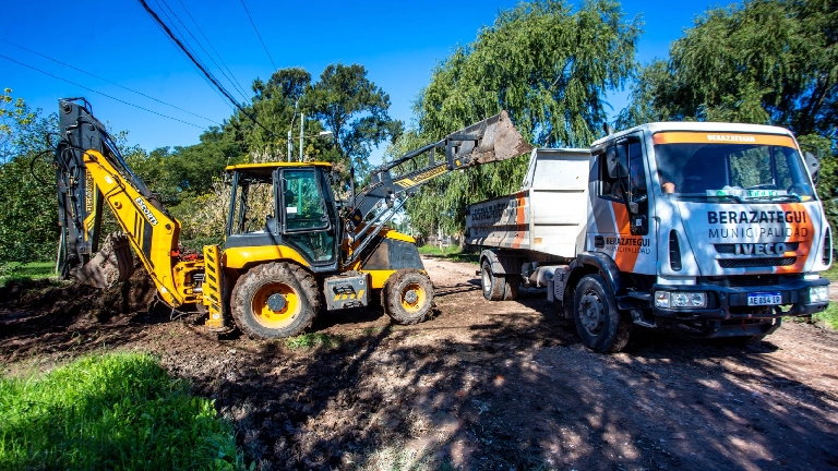 Continúan las obras de mejora en las calles de El Pato