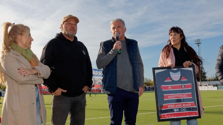 Ducilo Hockey homenajeó al Dr. Juan José Mussi