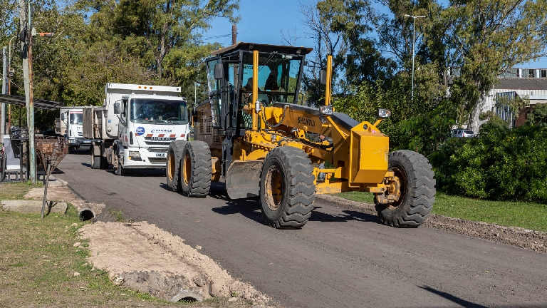 Berazategui: pavimentan calles clave del barrio 8 de Noviembre