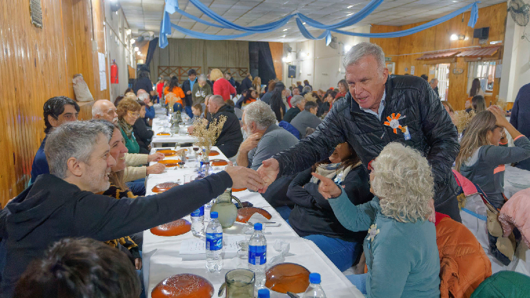 Carlos Balor participó de los festejos por los 70 años de la Sociedad de Fomento Plátanos