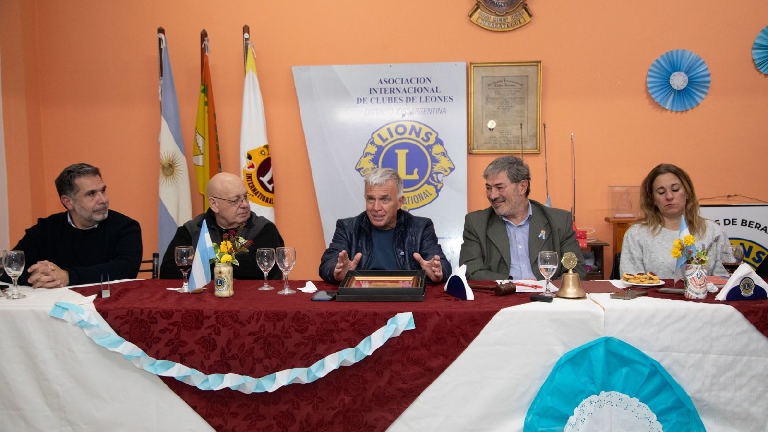 Carlos Balor visitó el Club de Leones de Berazategui