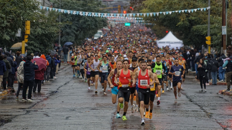 Multitudinaria y colorida 37° Prueba Atlética 10K Día del Vidriero