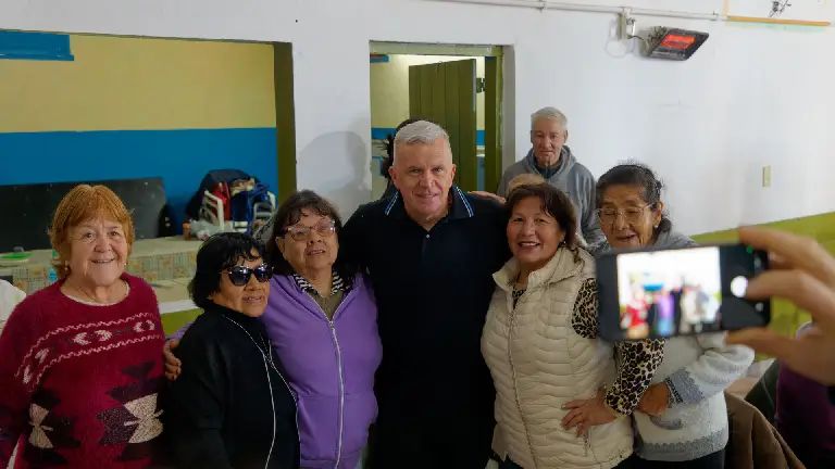 Carlos Balor visitó el Centro de Jubilados y Pensionados Villa Mitre