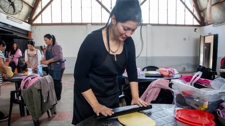 Curso de Elaboración de Alfajores Regionales Artesanales en el Polideportivo N°4