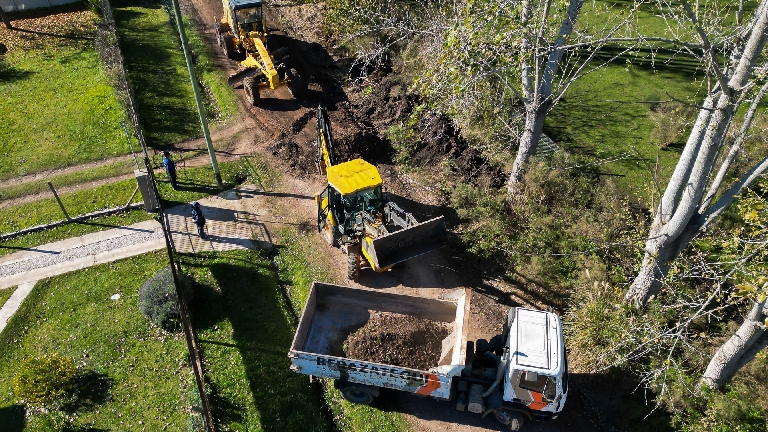 La Municipalidad de Berazategui sigue mejorando la transitabilidad en El Pato