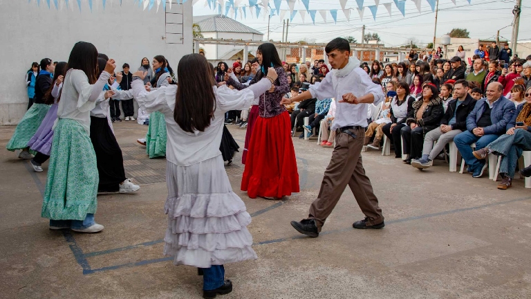 La comunidad educativa se unió para festejar el Día de la Independencia Argentina  