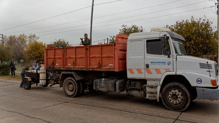 La Municipalidad avanza con el sellado de juntas en la Avenida Vergara