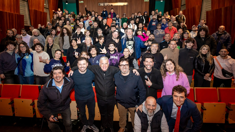 Carlos Balor mantuvo un encuentro con las bandas del Bera Rock 2026