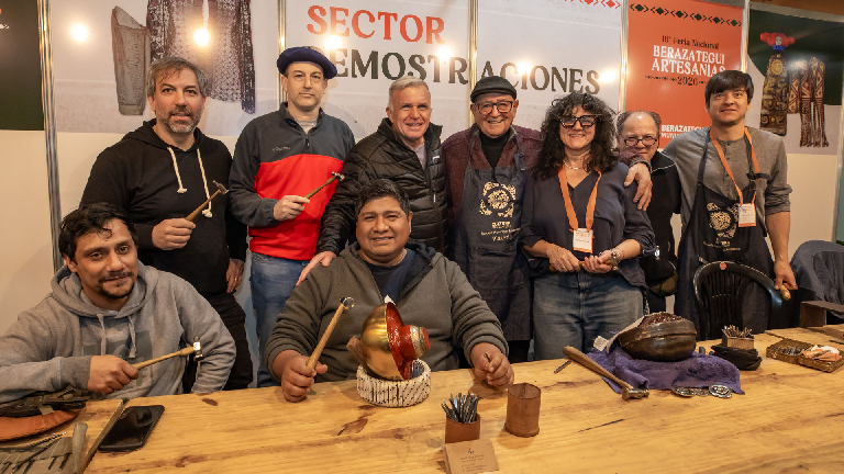 Carlos Balor recorrió la 19° Feria Nacional Berazategui Artesanías